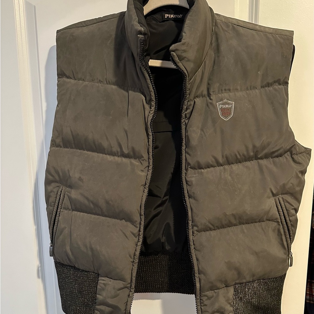 Reversible Gray/Black Pikeur Equestrian Puffer Vest with Quilted Insulation